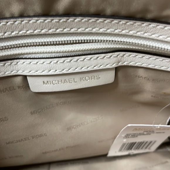 Michael Kors White Leather Piper Large Shoulder Bag - Picture 8 of 8
